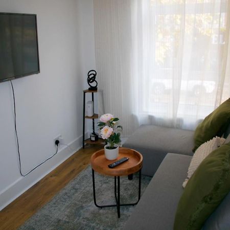 Stylish Cosy 1 Bedroom Flat Лондон Екстериор снимка
