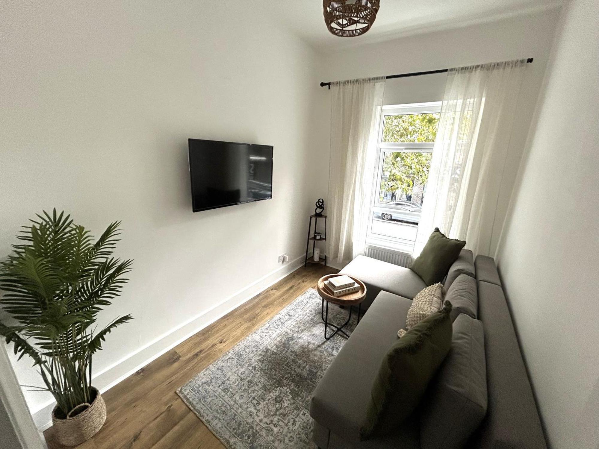 Stylish Cosy 1 Bedroom Flat Лондон Екстериор снимка