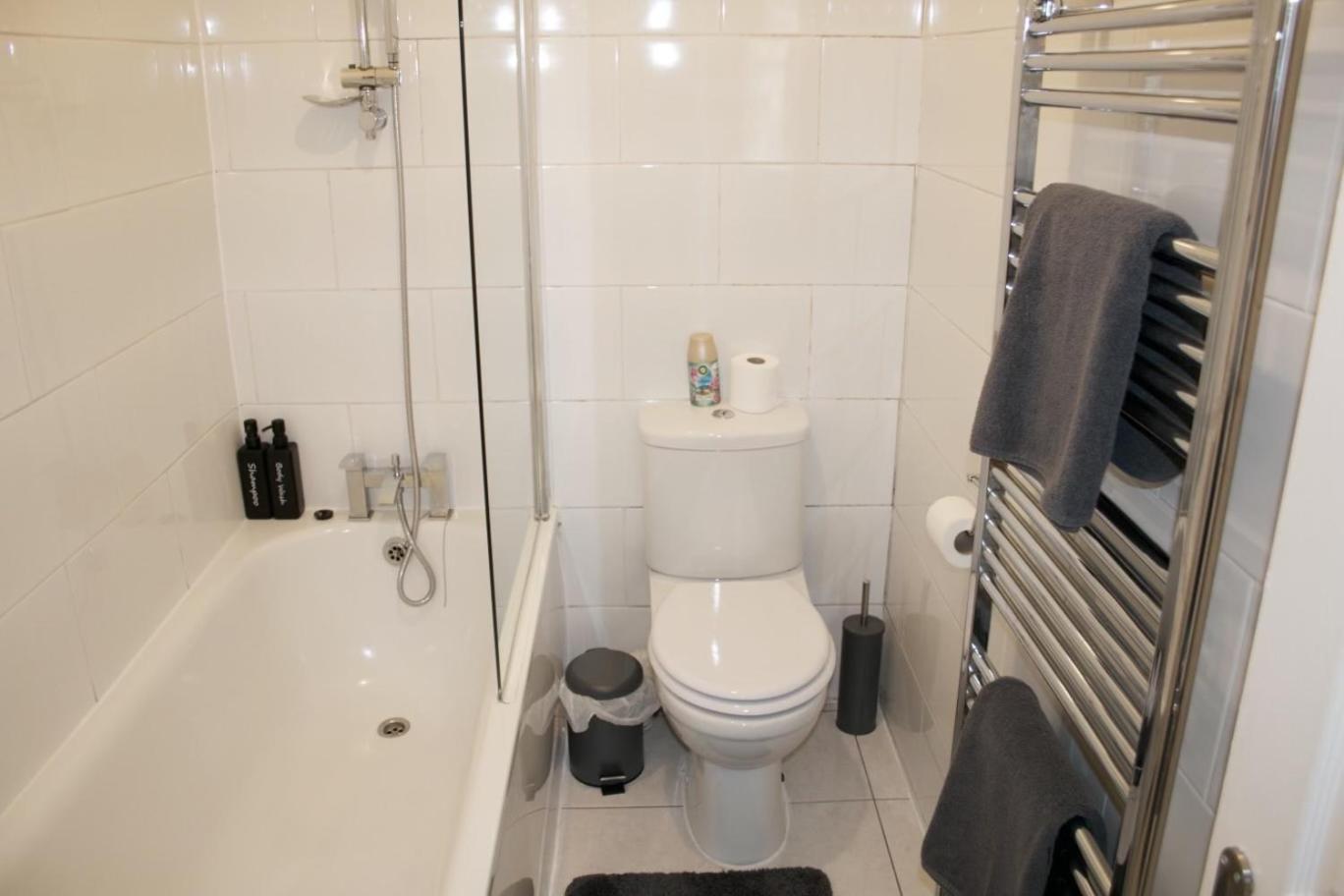 Stylish Cosy 1 Bedroom Flat Лондон Екстериор снимка